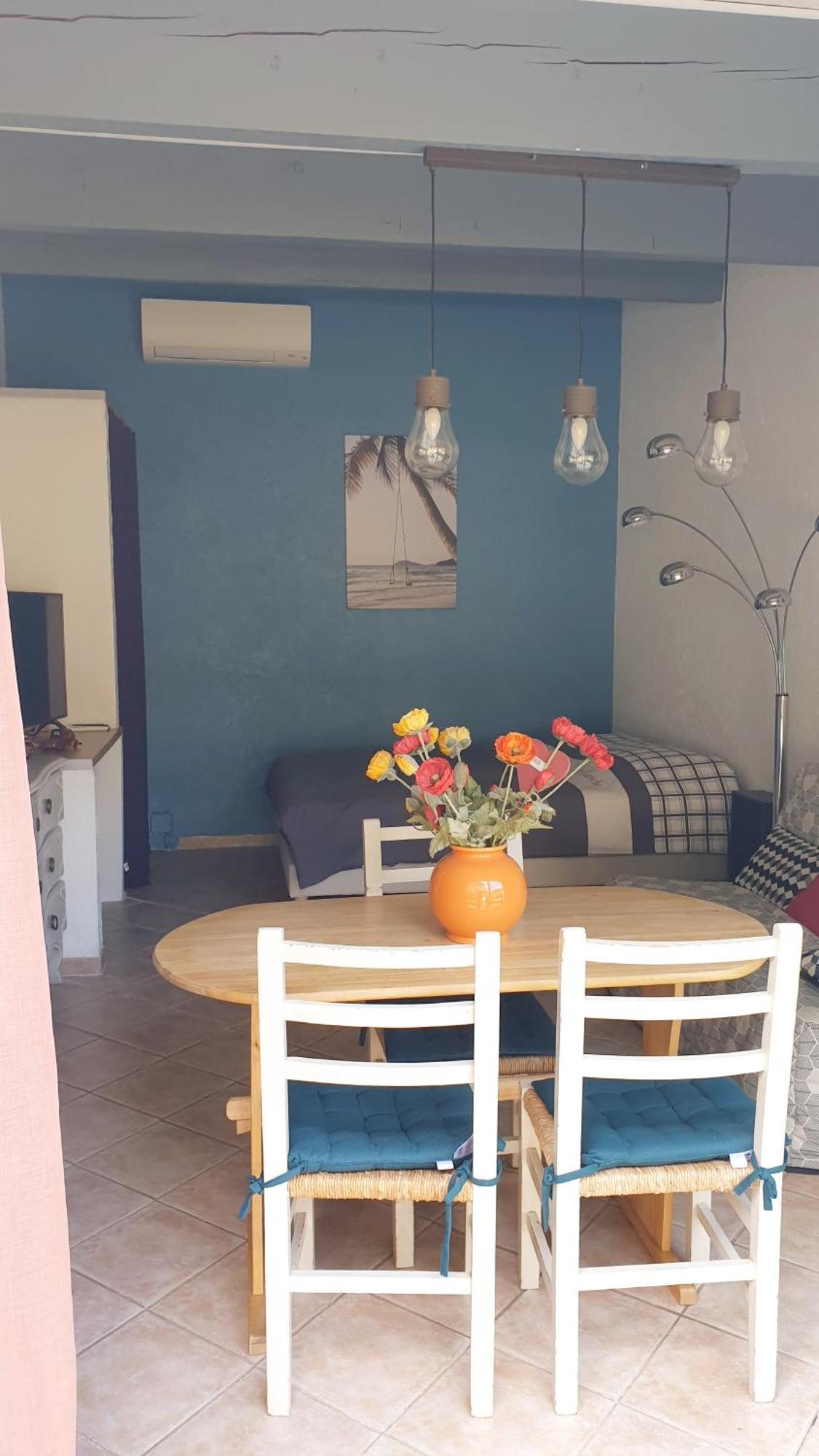 Studio 33 M2 Au Calme Proche Hyeres La Crau Dış mekan fotoğraf