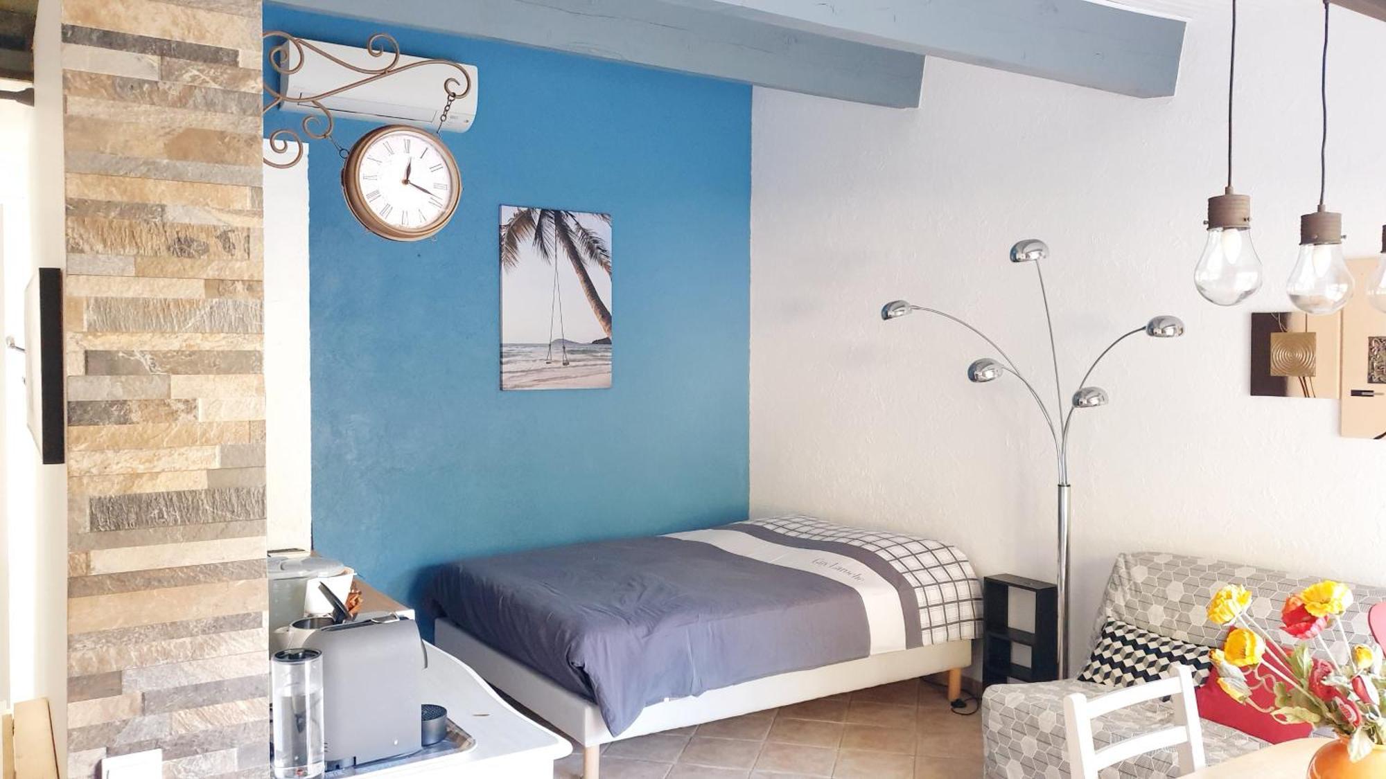 Studio 33 M2 Au Calme Proche Hyeres La Crau Dış mekan fotoğraf